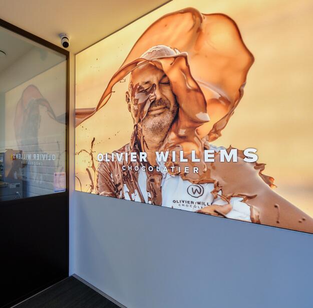 Beprinte lichtwand chocolateriezaak Oostende