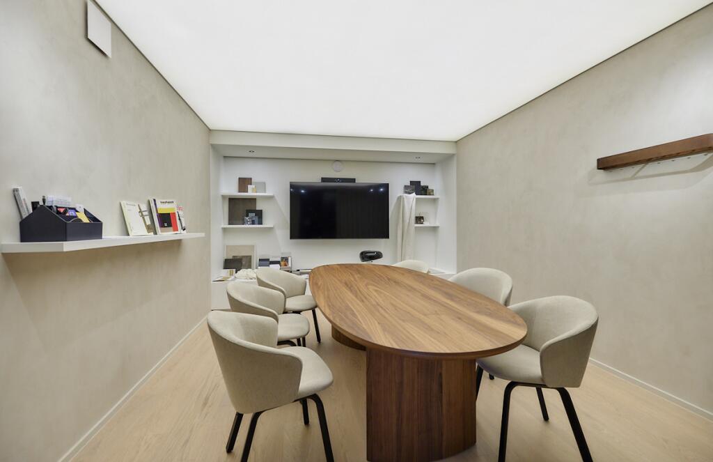 Blanco lichtplafond showroom Pas Interieur