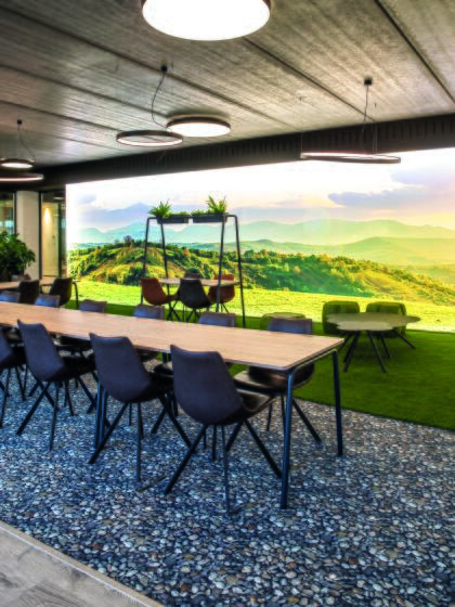 Akoestische beprinte lichtwand kantoorruimte