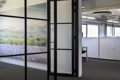 Baffles flottants acoustiques et murs d'impression bureaux