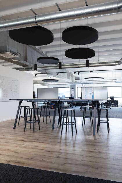 Baffles flottants acoustiques et murs d'impression bureaux