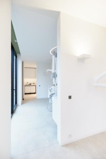 Plafonds tendus standards pour cabinet dentaire à Puurs