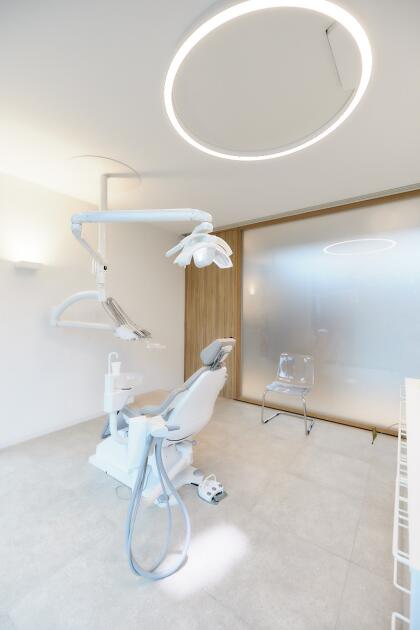 Plafonds tendus standards pour cabinet dentaire à Puurs