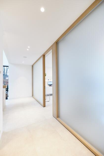 Plafonds tendus standards pour cabinet dentaire à Puurs