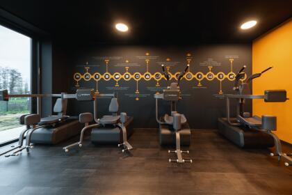 Akoestische spanplafonds in fitnesscentrum te Gistel