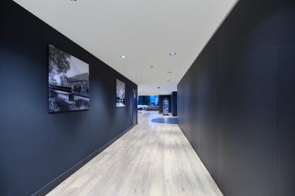 Akoestische spanplafonds showroom Van Mossel Knokke